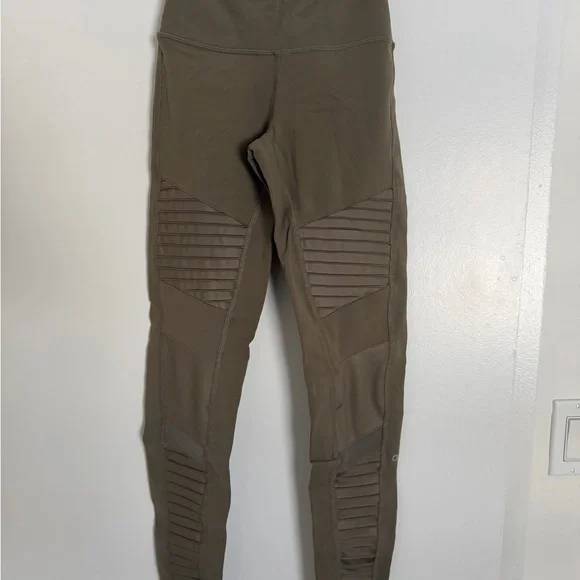 ALO Yoga Olive Green Leggings - Picture 8 of 10